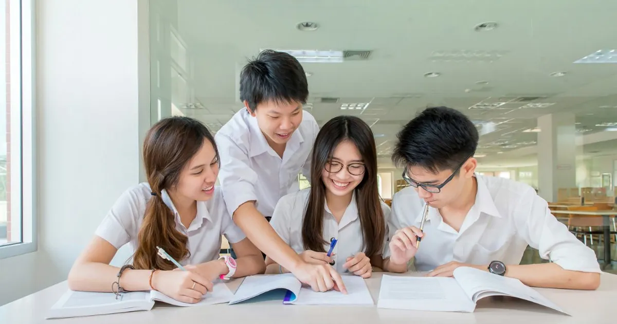 1 truong dai hoc khoi c 1