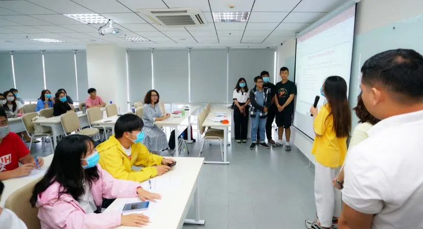 Sinh viên luật nghiên cứu các môn học chuyên ngành
