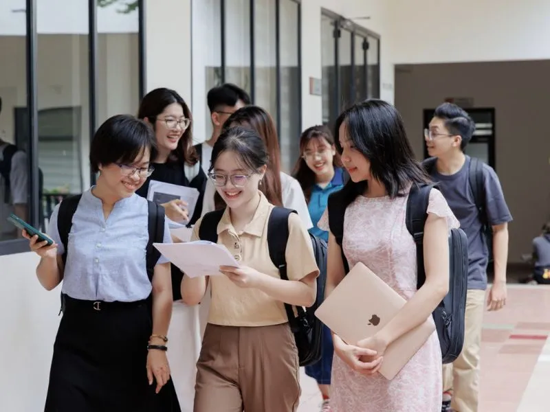 Hình ảnh tượng trưng cho các ngành học khối kinh tế có điểm chuẩn thấp nhưng cơ hội việc làm tốt, phù hợp cho người có điểm số khiêm tốn.