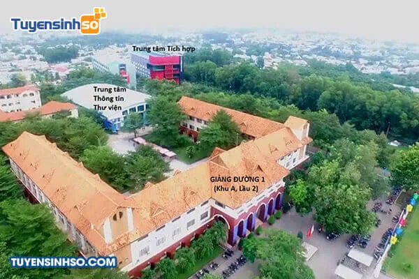 Toàn cảnh khuôn viên Đại học Công nghệ Đồng Nai với cơ sở vật chất hiện đại