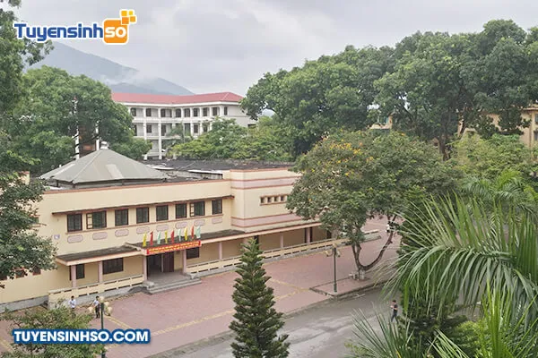 Một góc kiến trúc hiện đại của tòa nhà học tập tại QUI