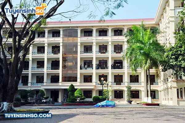 Toàn cảnh khuôn viên chính của Trường Đại học Công nghiệp Quảng Ninh từ trên cao